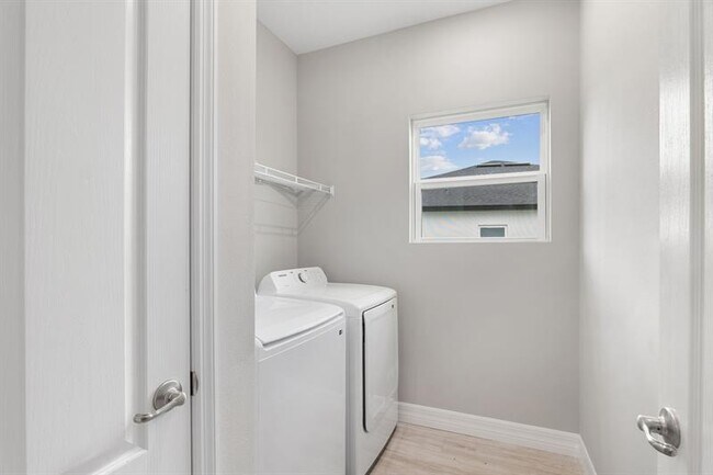 Building Photo - 573 Joy Haven Dr