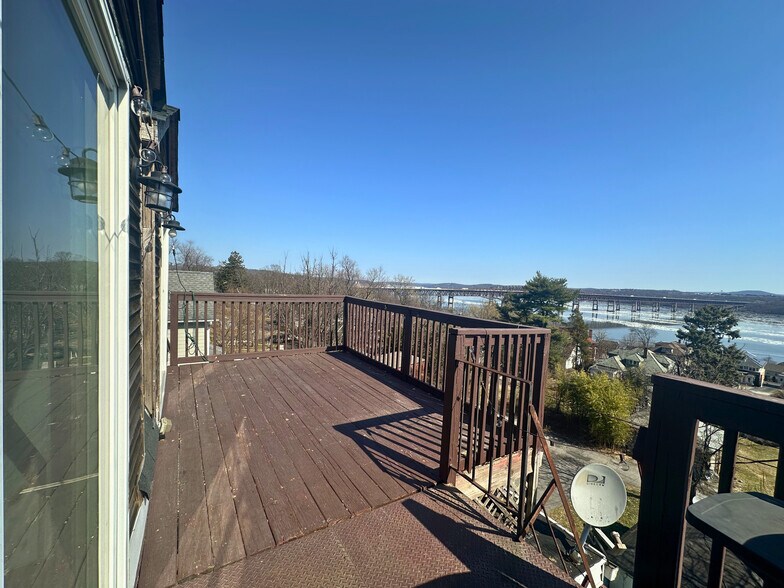 Building Photo - 498 Liberty St