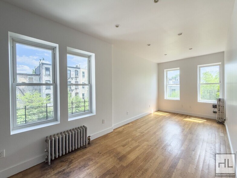 Primary Photo - 19 STREET / South Slope, Brooklyn / Sun-Fi...