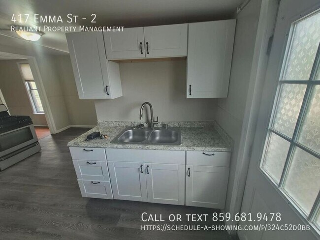 Building Photo - 417 Emma St