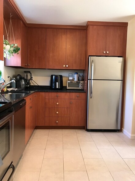 Lots of cabinets - 1014 N Division St