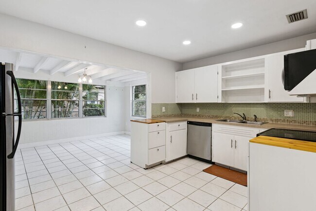 Building Photo - Conway Area 3B/1.5B Home with Fantastic Backyard and NO HOA!