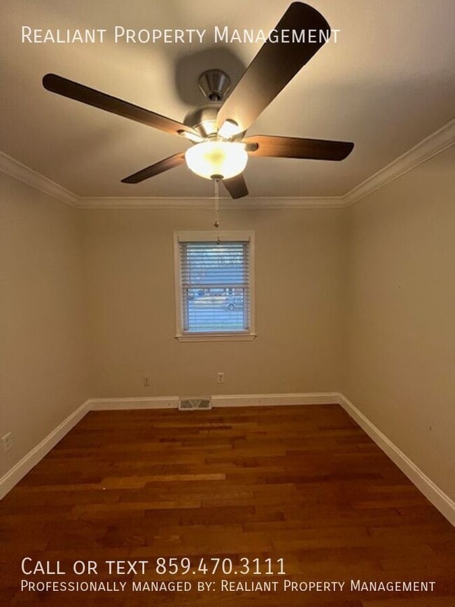 Building Photo - 1033 Della Dr