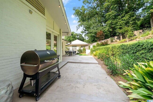 Building Photo - Mountain Brook 5 Bedroom, 3 Bath with Finished Lower Level