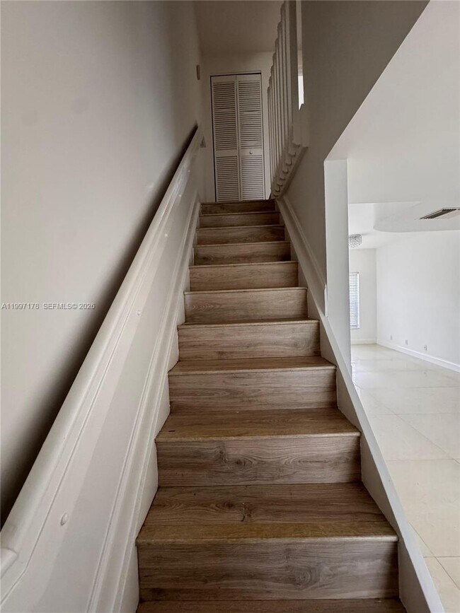 Building Photo - 16747 Hemingway Dr