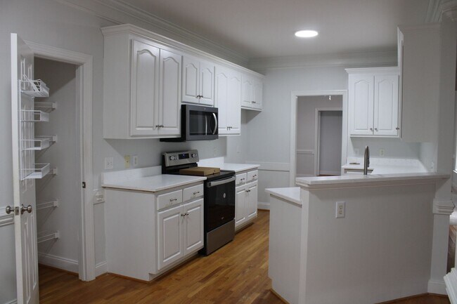 Building Photo - 3705 Warwick Pl
