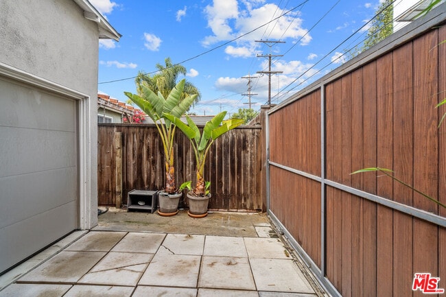 Building Photo - 1613 Cabrillo Ave