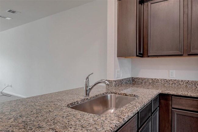 Building Photo - 545 Amberwood Pk Dr
