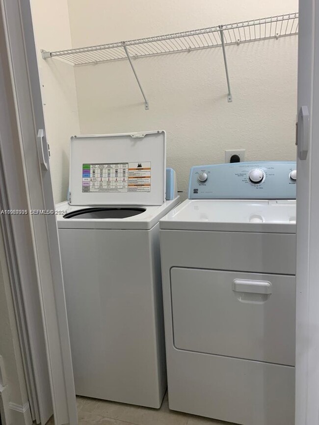 Building Photo - 290 NW 109th Ave