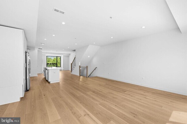 Building Photo - 2532 Elvans Rd SE