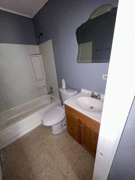 Building Photo - 523 St Paul Dr
