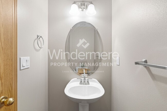 Building Photo - South Hill Charm