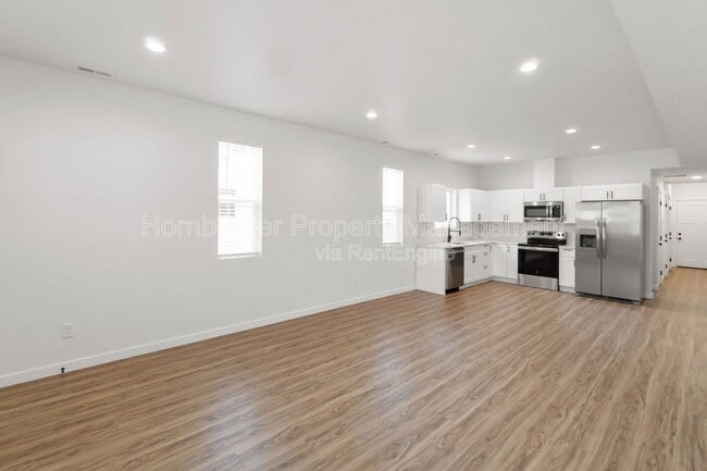 Building Photo - 2715 E Columbia Ave