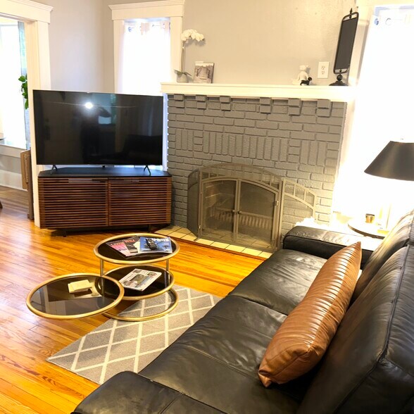 Building Photo - 1039 Riviera St