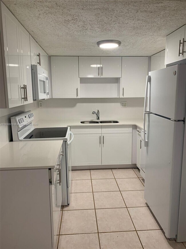 Building Photo - 11101 Royal Palm Blvd