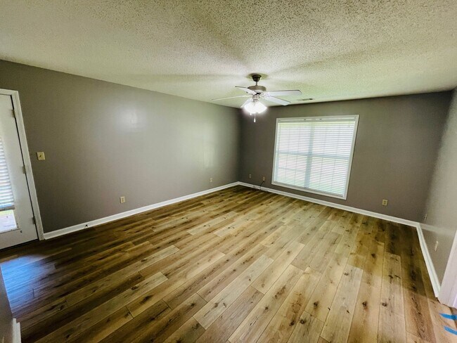 Building Photo - 3BD/2BA FOR RENT