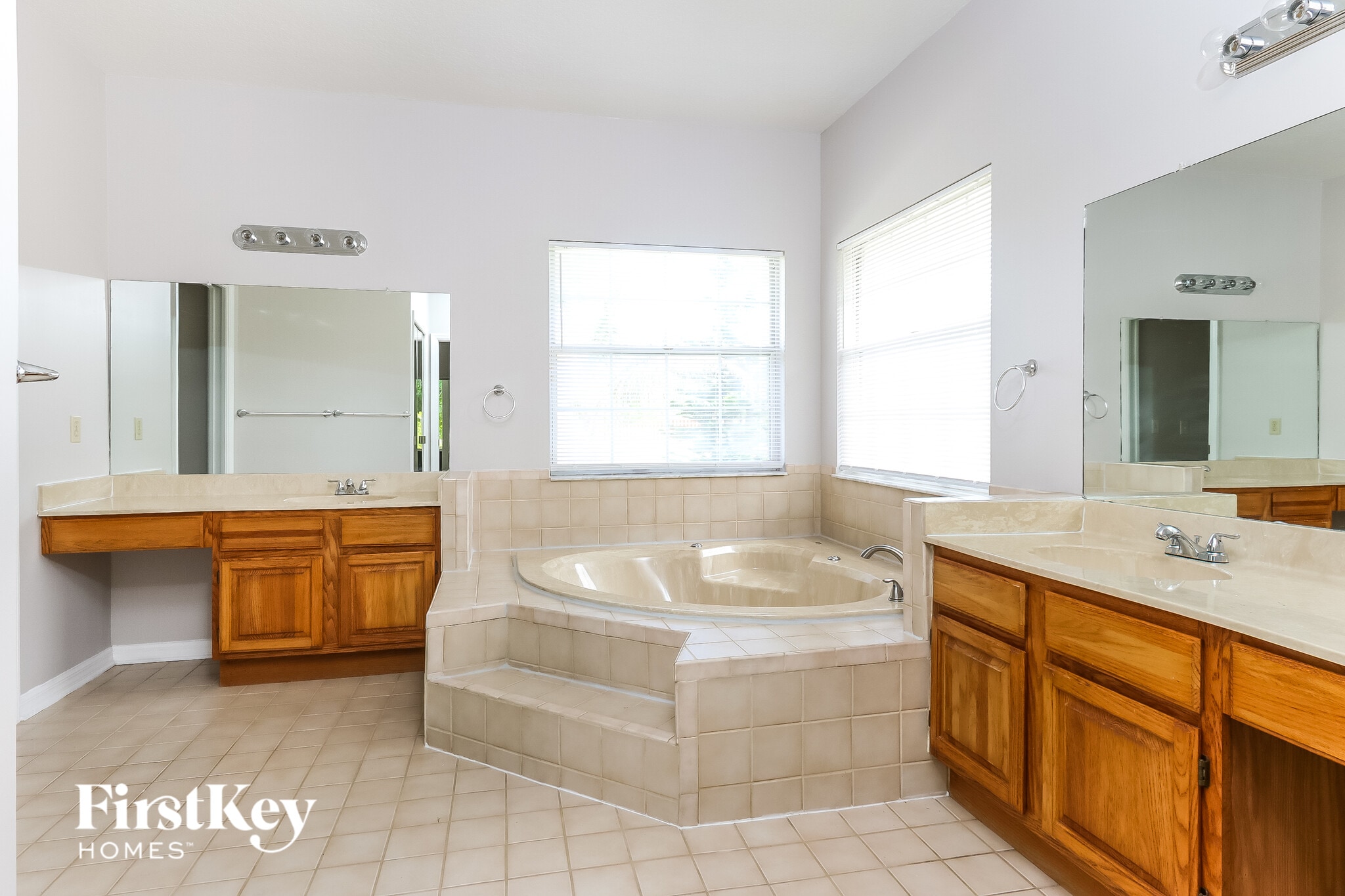 Building Photo - 2050 SE Elmhurst Rd