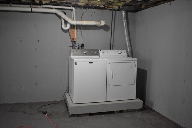 Building Photo - 26 Riverbend Rd