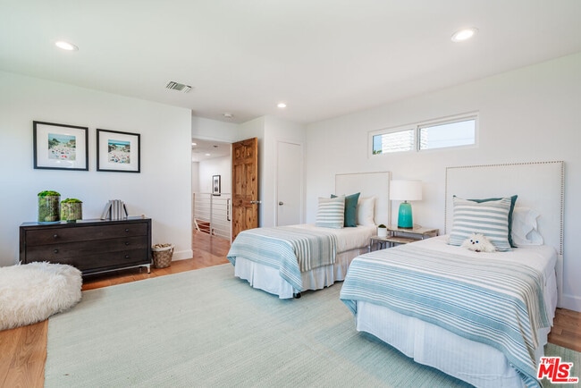 Building Photo - 17001 Bollinger Dr