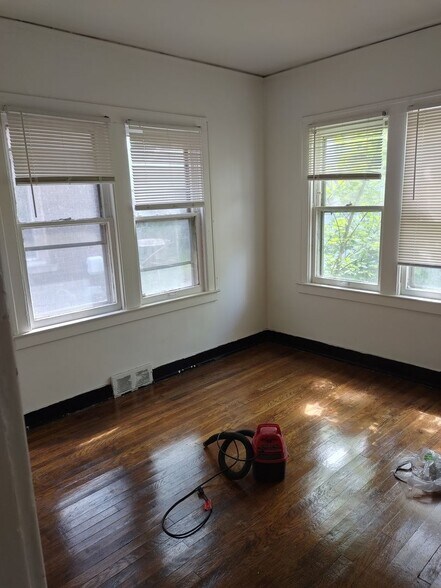 Building Photo - 3311 W Grand St