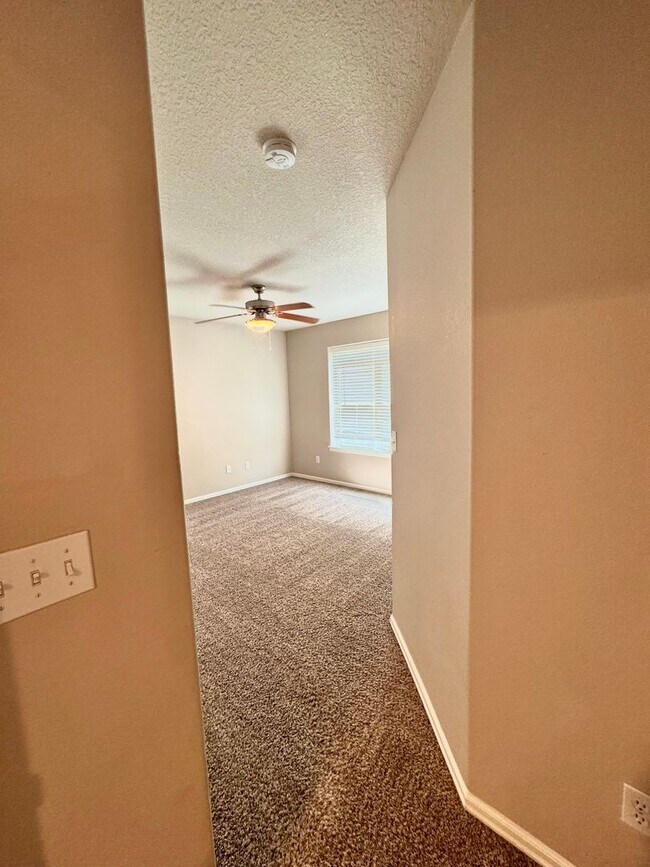 Building Photo - Beautiful Pet Friendly South Corvallis Home