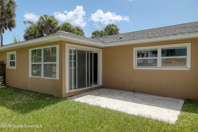 Building Photo - 215 Pelican Dr