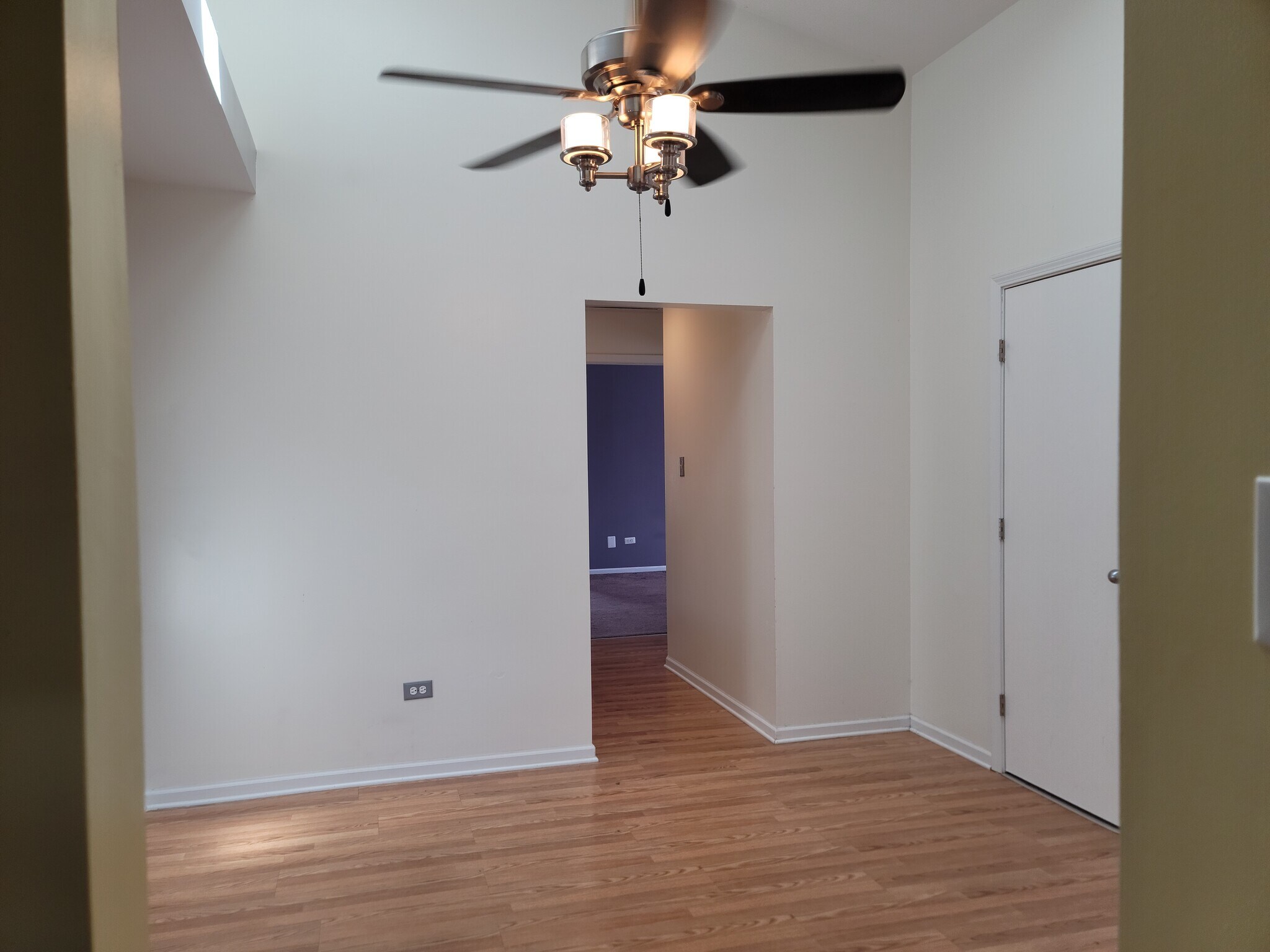 Eating Area - 9224 Windsor Pky