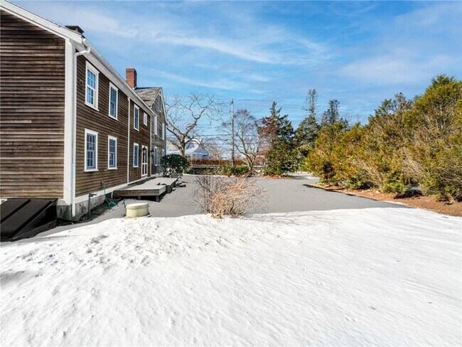 Building Photo - 1382 Hope St