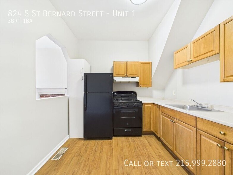 Building Photo - 824 S St Bernard St