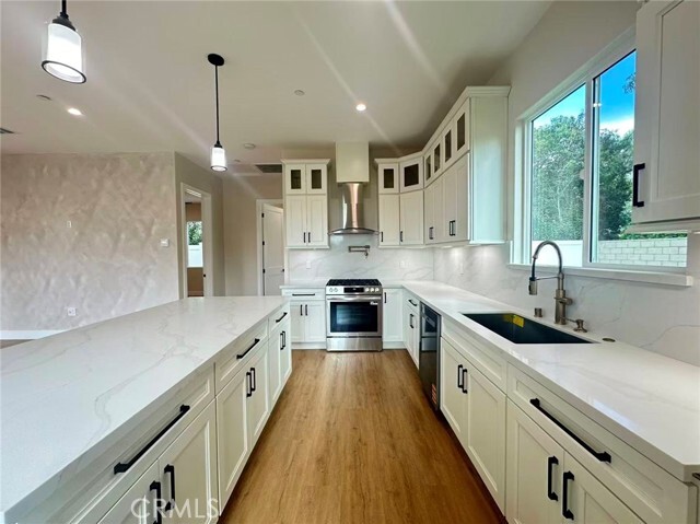 Building Photo - 204 N Willow Ave