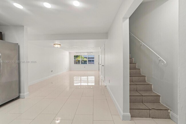 Building Photo - 1560 NE 151st St