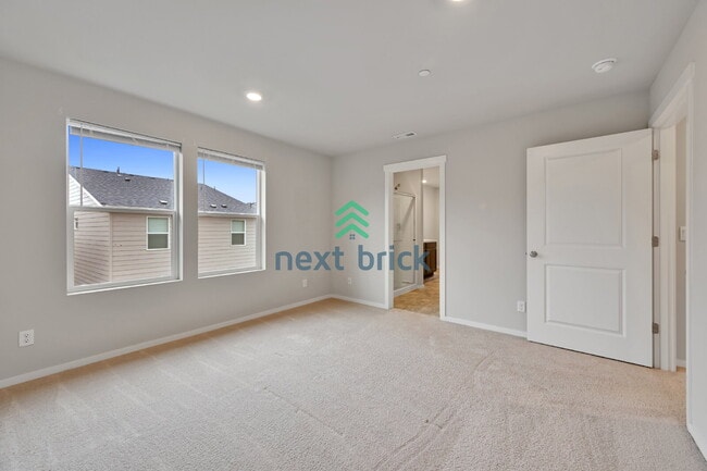 Building Photo - Modern 4-Bedroom Home in Rainier Ridge