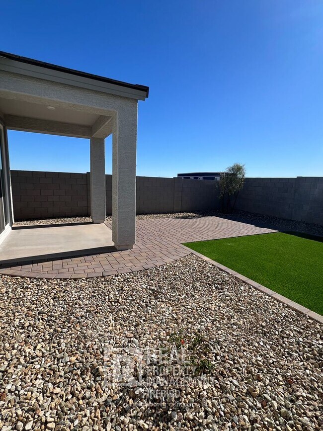 Building Photo - 17945 W Sand Hls Dr