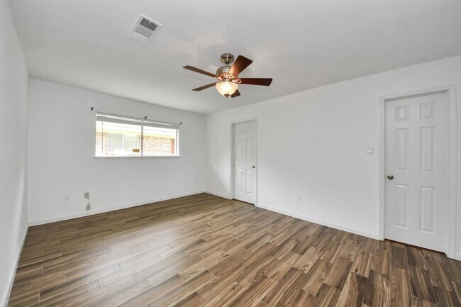 Building Photo - 5715 Braesvalley Dr