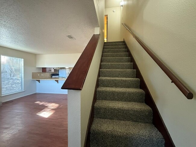 Building Photo - 8102 Dunn St