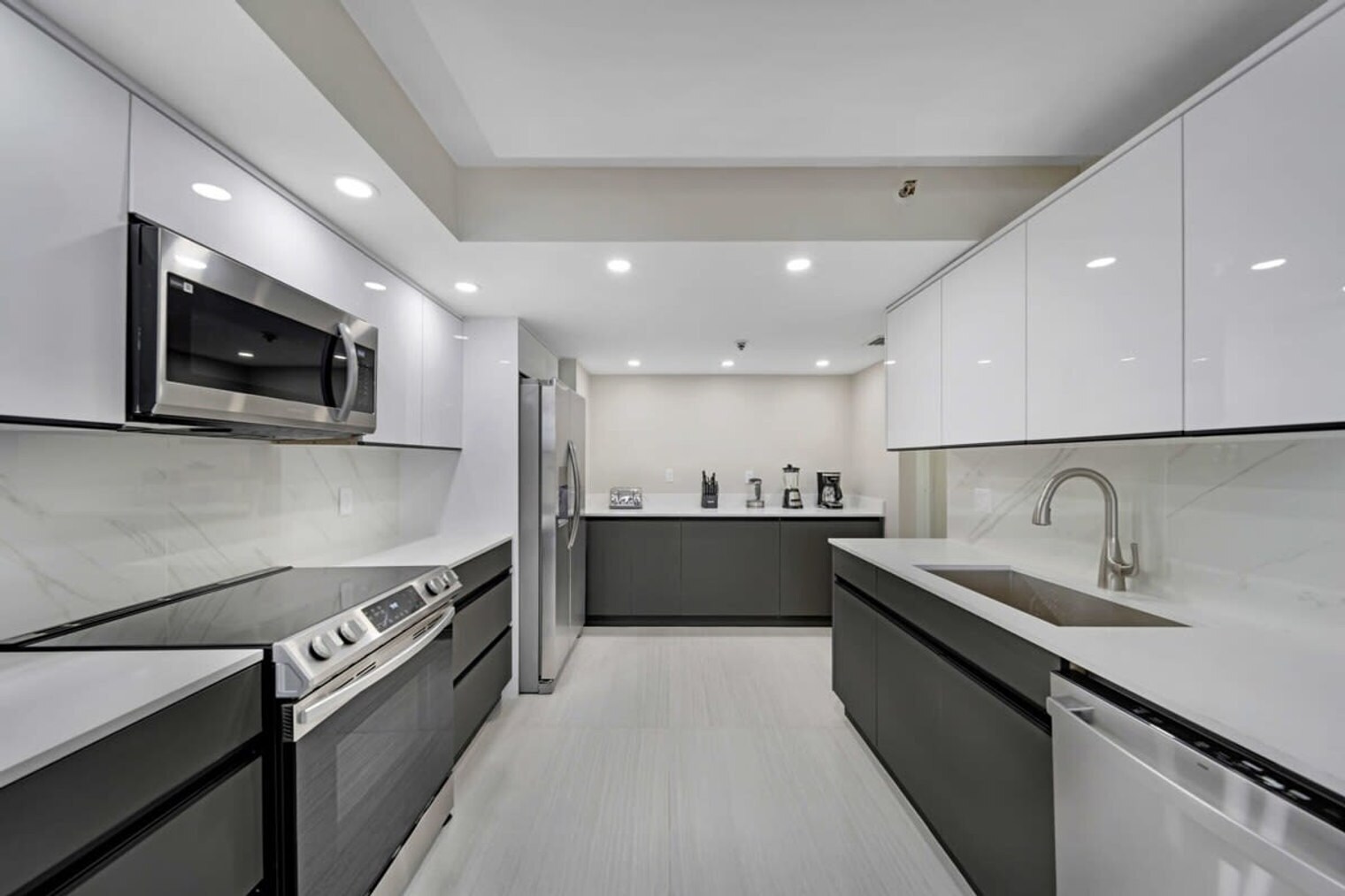 Building Photo - 1717 N Bayshore Dr