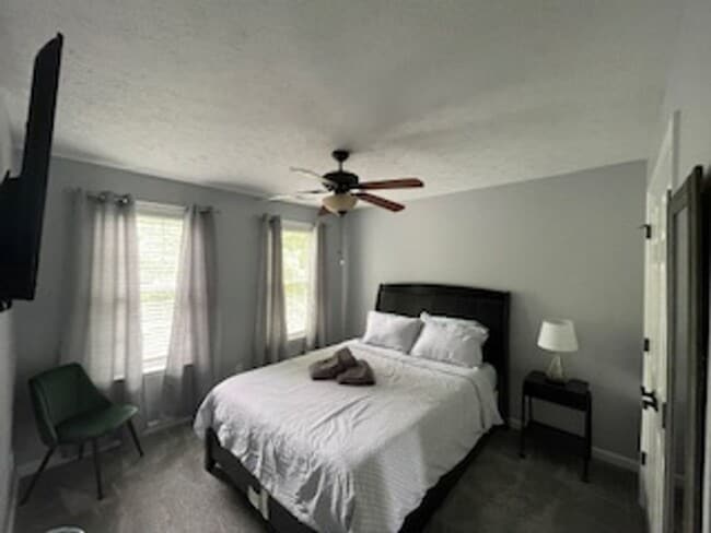 Building Photo - 4 Bed 3.5 Bath Home for rent in Hampton!