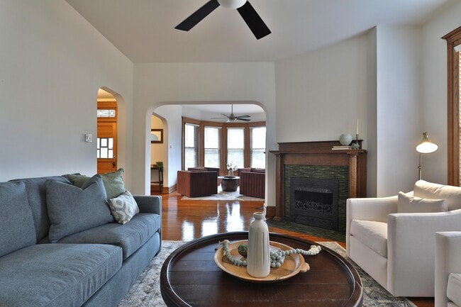 Building Photo - 398 W 5th Ave