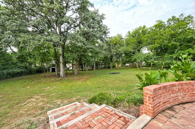 Building Photo - 2429 Cedar Oak Dr