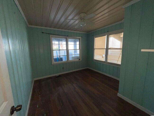 Building Photo - 203 56th Ave N