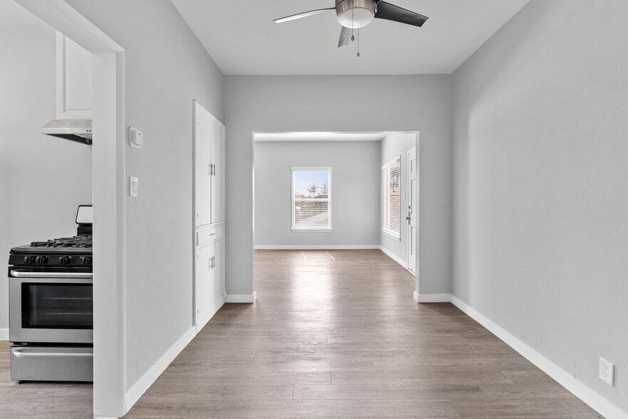 Building Photo - 2010 Pine Ave