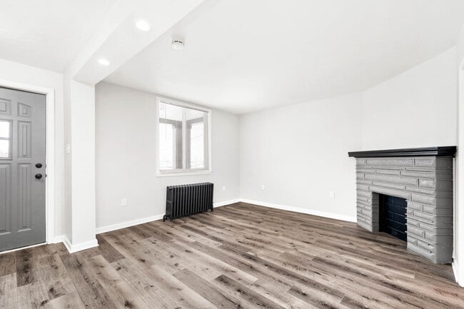 Building Photo - SCORE 50% OFF 1ST MONTH'S RENT IF SIGNED BY JUNE 19! Beautiful 3 bedroom home in Pittsburgh avail...