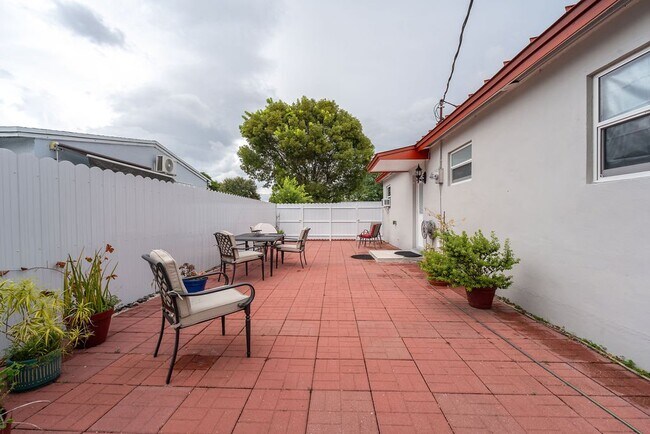 Building Photo - 1600 N 68th Ave