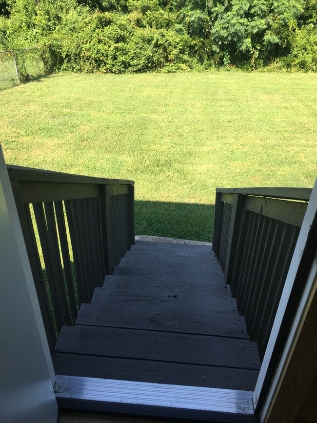 Building Photo - AVAILABLE TO SHOW!