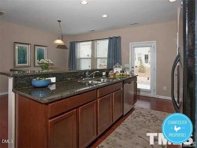 Building Photo - 123 Phantom Ln