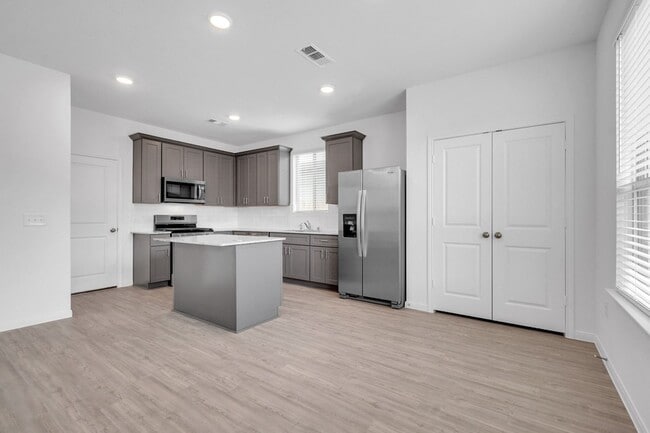 Building Photo - 16523 Pine Arrow Dr