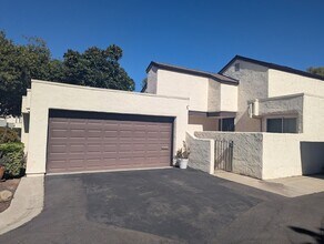 Building Photo - 3 Bedroom 2 Bathroom Single Story Home in ...