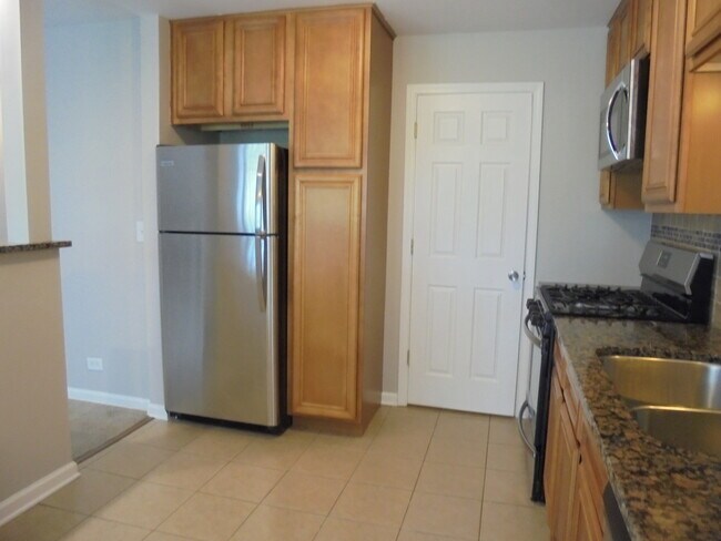 Building Photo - 4730 Calvert Dr