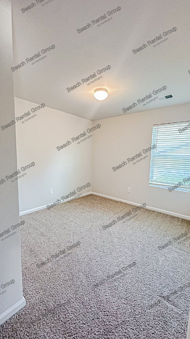 Building Photo - 166 Foxford Dr