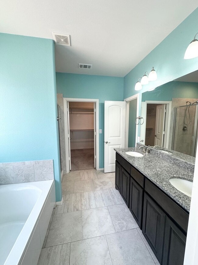 Building Photo - 4 Bed 2 Bath W/ BONUS ROOM Ready to Rent A...